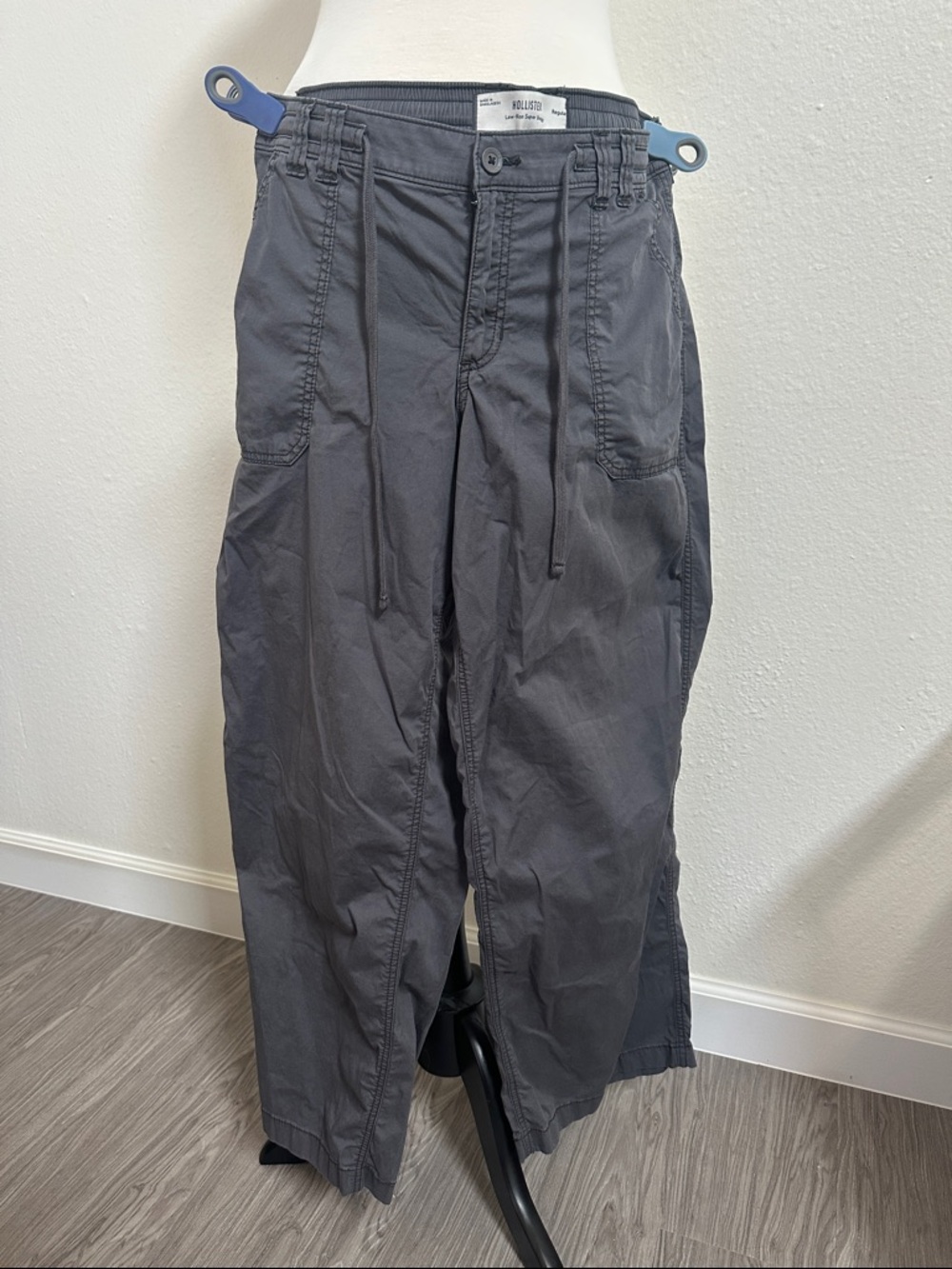 Hollister Women's Wide-Leg Cargo Pants in Dark Gray
